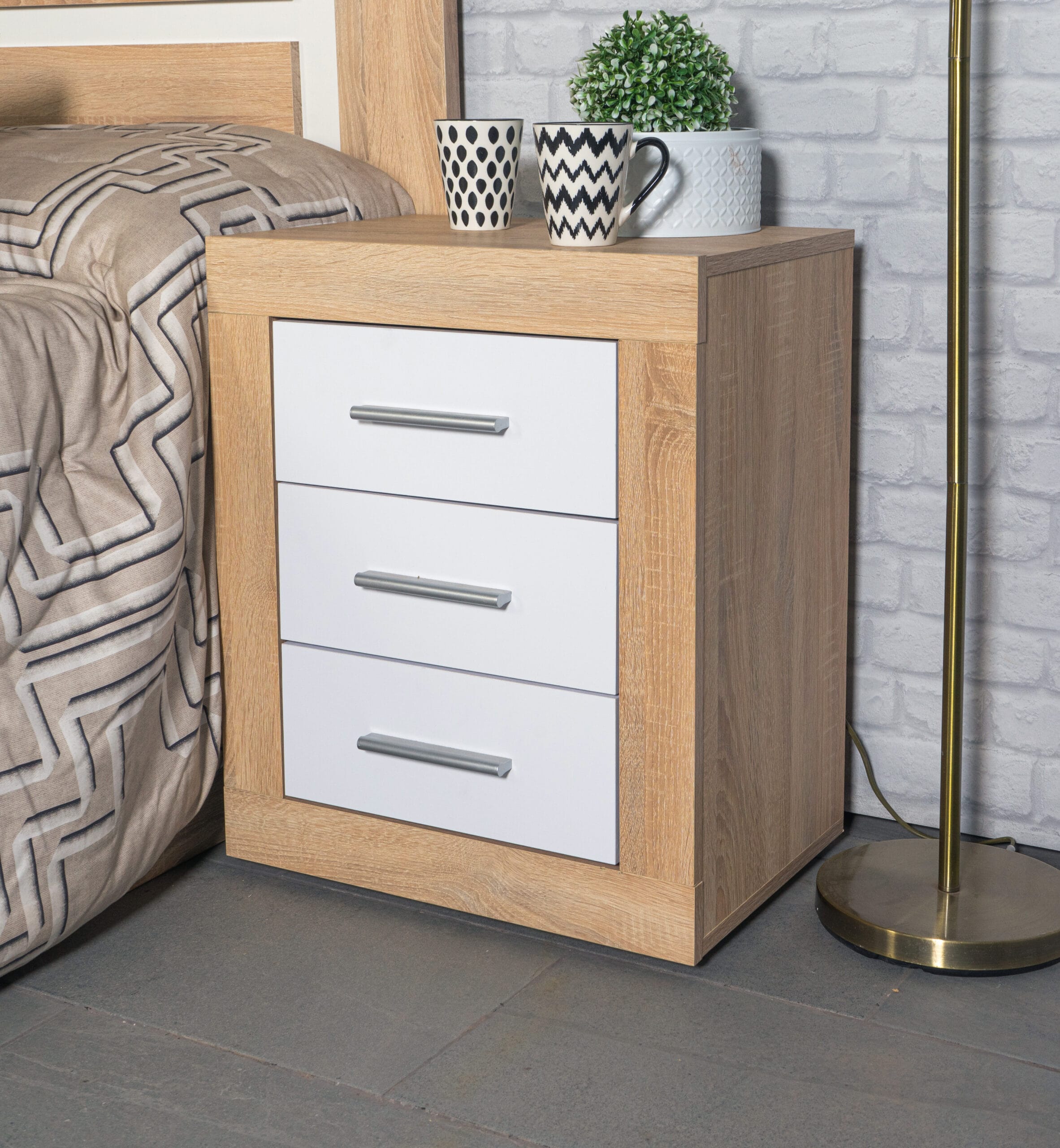 Contemporary Bedroom Decor with Oak White Table